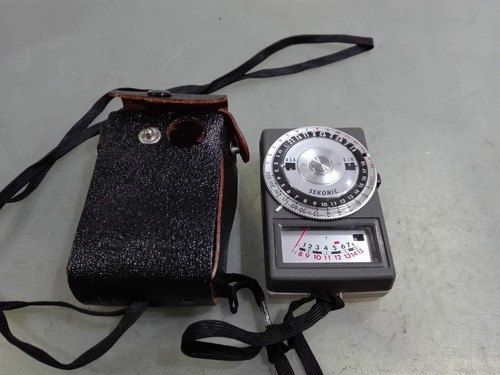 Sekonic auto range model - range,