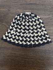 Cappello Zara in tessuto nero