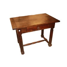Tavolo scrittoio rustico Italiano di inizio 1800 in legno di noce con cassetto