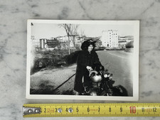 BERSAGLIERA CON MOTO RITRATTO