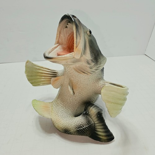Statua pesce basso bocca