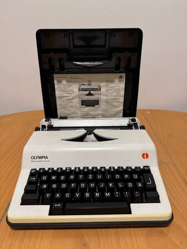 Macchina scrivere olympia - da,