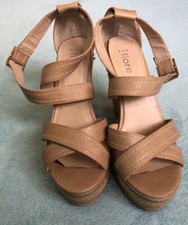 Sandali con zeppa fiore beige - sandali,