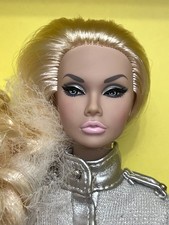 FUORI DAL MONDO Poppy Parker