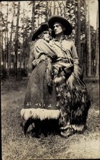 Foto cartolina uomo e donna
