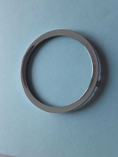 Anello cromato grande per