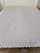 Copriletto all'uncinetto  vintage fatto  a mano di cotone bianco