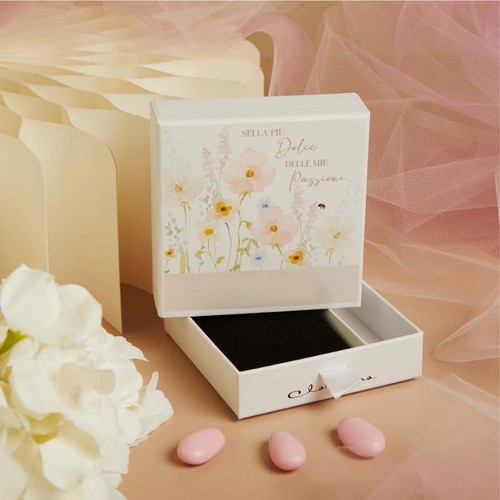 Scatola confettata fiori rosa