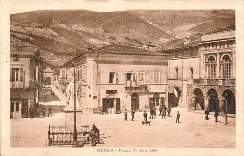 Ec121 cartolina norcia piazza - norcia,