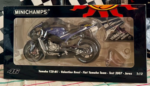 Valentino rossi yamaha yzr - rossi,
