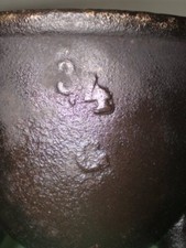 ANTICA PENTOLA RECIPIENTE IN GHISA 3 PIEDI CON MANICO