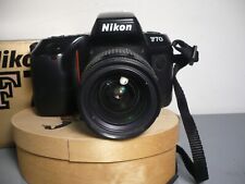 Macchina fotografica analogica 35 mm NIKON F70 con obiettivo 28-80 + cavalletto