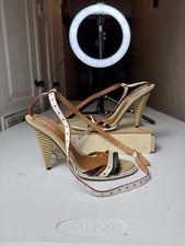 Sandali con tacco e cinturino