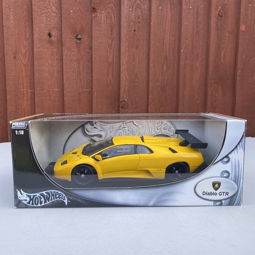Hot wheels scala diecast - hot, 1/18