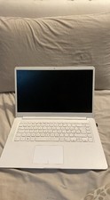 pc bianco asus notebook F510Q ,8 GB ,dimensioni 15,6in ottimo stato  