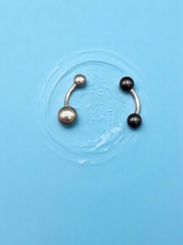 Due piercing ombelico - piercing,