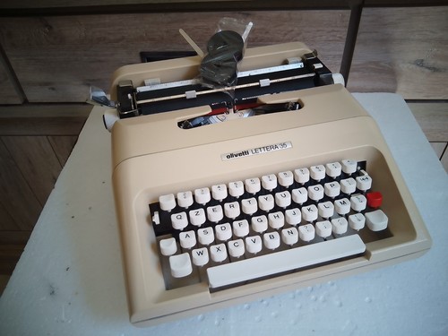Macchina scrivere olivetti - da,