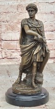 Scultura in bronzo in onore di