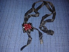 Croce celtica di perle swarovski nere e rosse conteria silver cristallo base