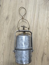 Antica lampada a carburo da