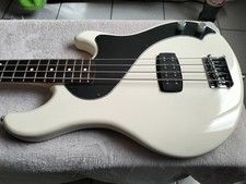 Basso Fender Dimension