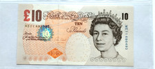 England.  TEN  pounds. ELIZABETH II...   1993.