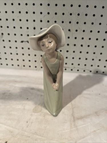 Lladro daisa curious girl - daisa,