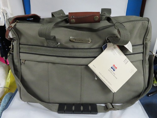Nwt american tourister green - nwt,