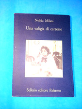 UNA VALIGIA DI CARTONE DI