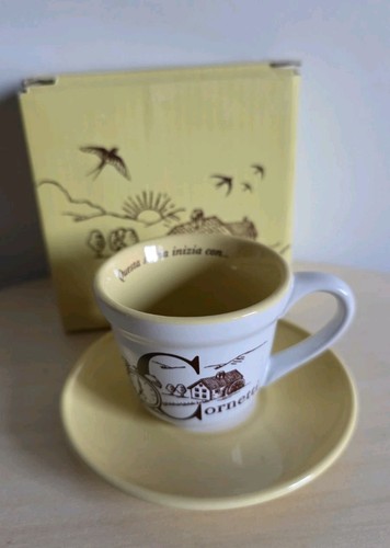 Tazzina caffè con - tazzina, piattino