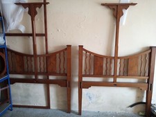 letto a baldacchino da una piazza e mezza, lunghezza circa 2mt. E. 450,-.