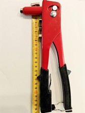 Rivettatrice manualecon 4 ugelli e custodia- Ottime condizioni