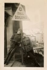 Gruppo di soldati italiani della guardia di frontiera. 2 ww.  8 fotografie d'epoca di belle arti.