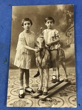 ORIGINALE FOTO D'EPOCA bambini con cavallo giocattolo su ruote luglio 1928