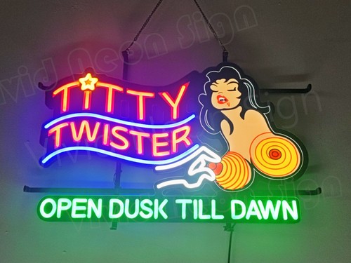 Titty twister luce - titty,