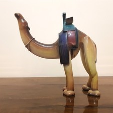 Scultura il dromedario La