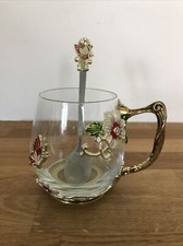 Tazza e cucchiaio da caffè in