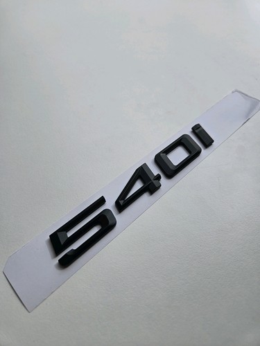 540i emblema nero opaco