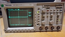 Oscilloscopio digitale Tektronix TDS460A 4 canali 400Mhz + 4 Sonde P6139A 500Mhz