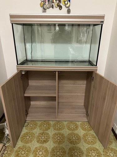 Acquario con mobile - con,