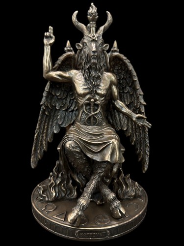Statuetta bafometto seduto - di,