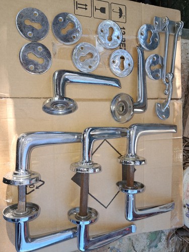 Maniglie cromate per porte - maniglie,