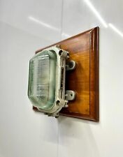 Vecchia lampada da parete