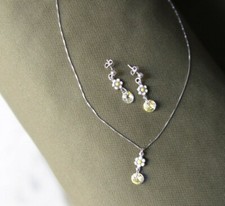 Parure collana e orecchini in argento 925 con margherite smaltate