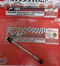 28 PERNO ASSE RUOTA CON DADI ANTERIORI MALAGUTI CENTRO cc 50