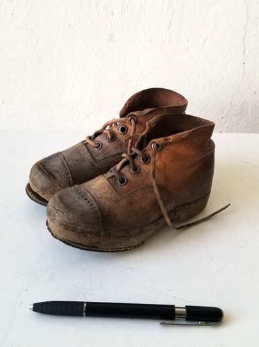 Coppia scarpe antiche bambino