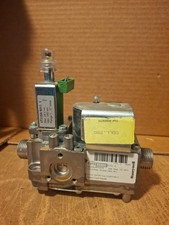  VALVOLA GAS PER CALDAIA - HONEYWELL TYPE VK4105M-5132-4 -  220 V - USATA