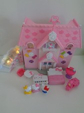 hello kitty house with figures