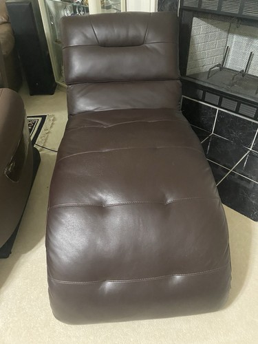 Chaise lounge - chaise,