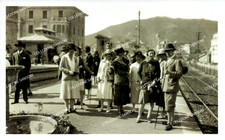 RISTAMPA MODERNA DI FOTO O CARTOLINA ANNI 30 - STAZIONE DI ALASSIO -
